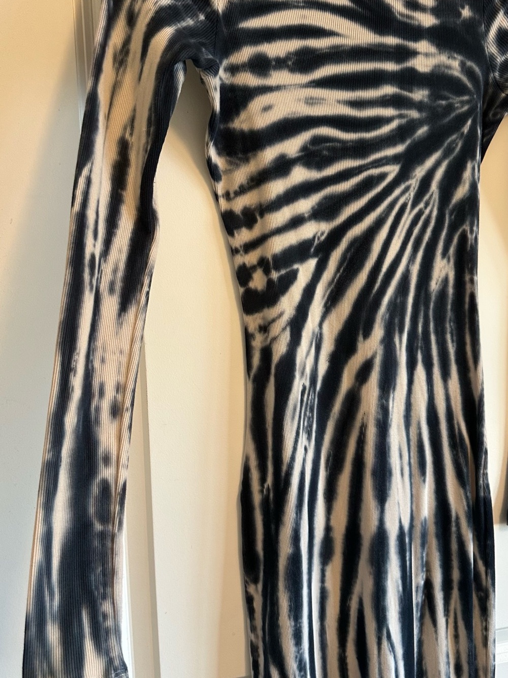 Young Fabulous & Broke Blue Cream Tie-Dye Long Sleeve Maxi Dress YFB - Picture 2 of 7